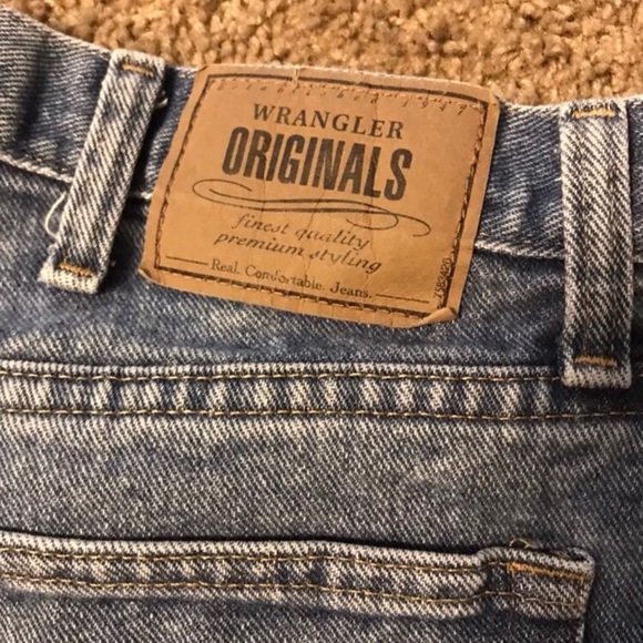 SOLD Men’s 34 Wrangler Jean Shorts - Picture 3 of 4